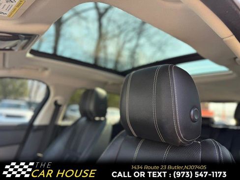 Used 2018 Land Rover Range Rover Velar S image 15