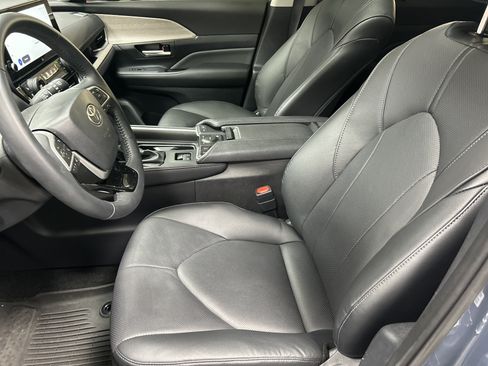 Certified 2026 Toyota Grand Highlander AWD image 16