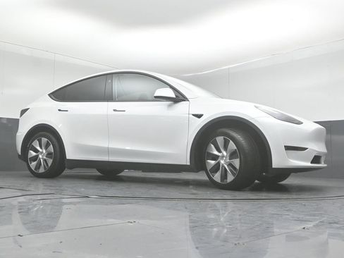 Used 2023 Tesla Model Y Long Range image 31