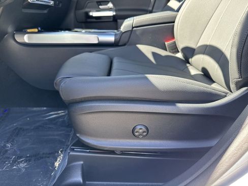 New 2025 Mercedes-Benz GLB 250 250 4MATIC image 15