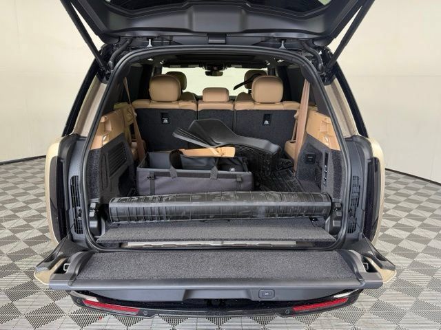 New 2026 Land Rover Range Rover Long Wheelbase SE AWD/4WD image 17