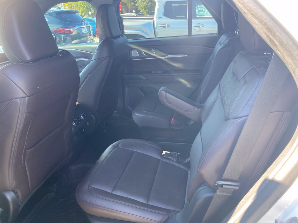 Used 2025 Ford Explorer Platinum w/ Ultimate Package RWD image 7
