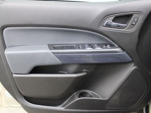 Used 2022 Chevrolet Colorado Z71 image 11