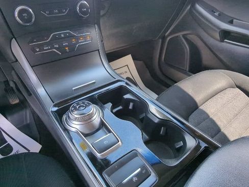 Used 2020 Ford Edge SE FWD image 17