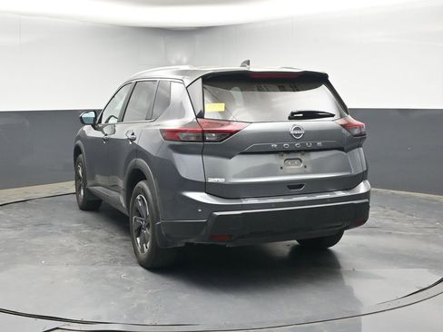 Used 2025 Nissan Rogue SV w/ SV Premium Package image 4