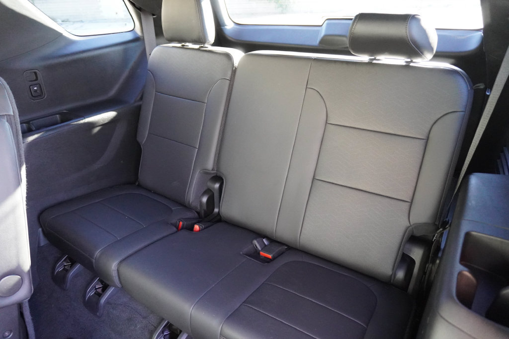 Used 2023 Chevrolet Traverse High Country w/ LPO, Floor Liner Package AWD/4WD image 44