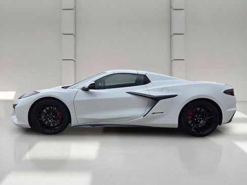 Used 2024 Chevrolet Corvette Z06 RWD image 2