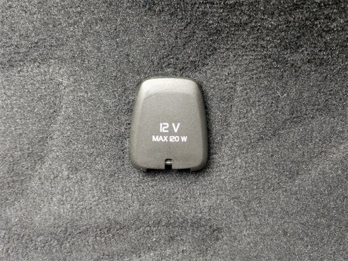 Certified 2022 Volvo XC90 T6 Momentum image 15