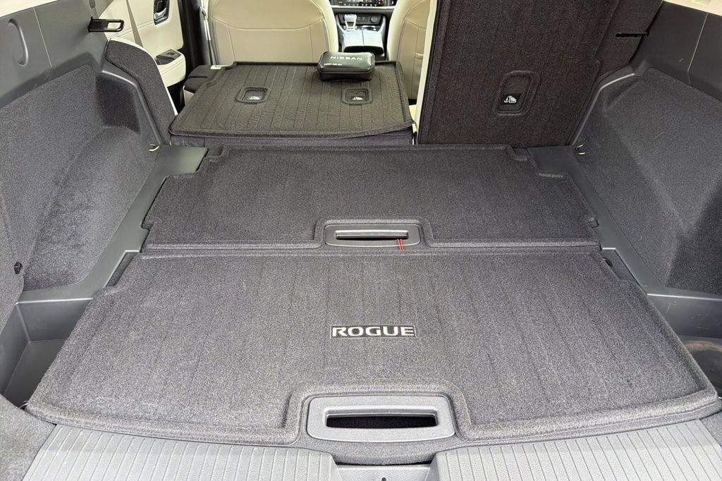 Used 2025 Nissan Rogue SL w/ SL Premium Package AWD/4WD image 12