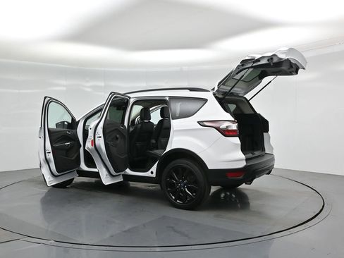 Certified 2018 Ford Escape SE w/ SE Sport Appearance Package image 32