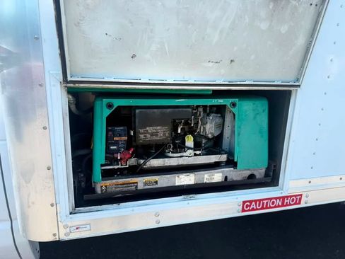 Used 2009 Ford E-350 and Econoline 350 Super Duty RWD image 10