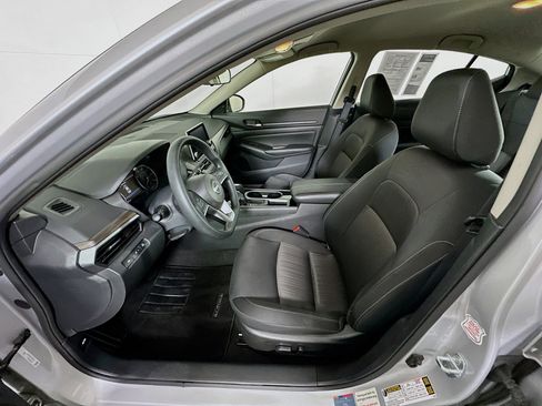 Used 2024 Nissan Altima 2.5 SV image 13