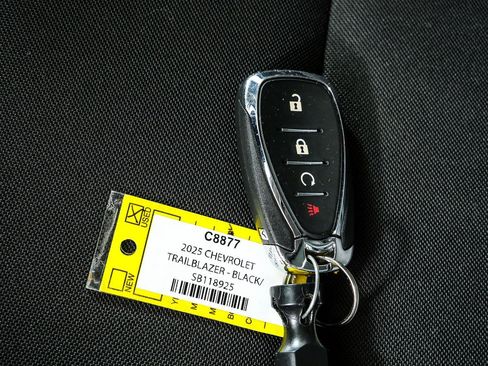 Certified 2025 Chevrolet TrailBlazer LT AWD/4WD image 35