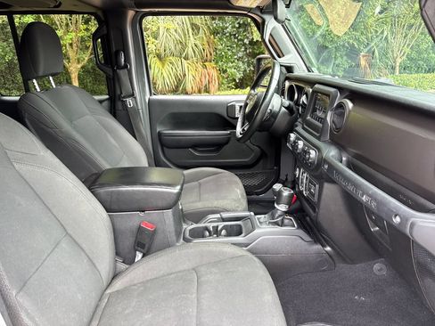 Used 2018 Jeep Wrangler Unlimited Sport S AWD/4WD image 28