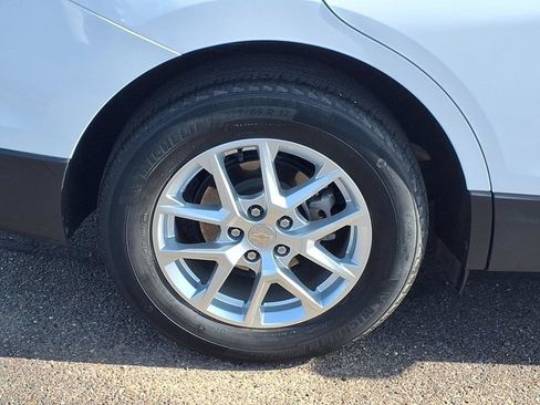 Used 2024 Chevrolet Equinox LT FWD image 9