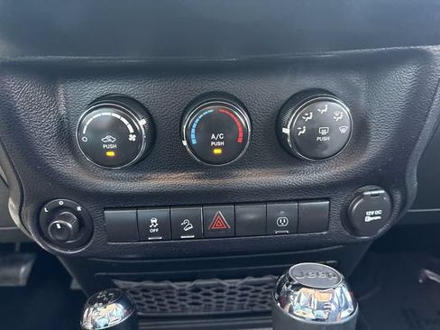 Used 2016 Jeep Wrangler Unlimited Rubicon AWD/4WD image 17