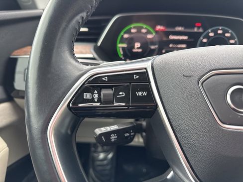 Used 2019 Audi e-tron Prestige w/ Prestige Package image 36