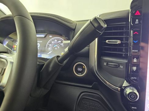 New 2026 RAM 2500 Laramie AWD/4WD image 32