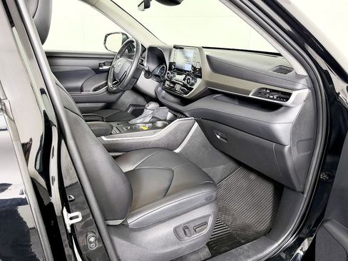 Used 2021 Toyota Highlander XLE image 51