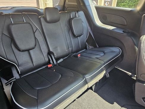 Used 2026 Chrysler Pacifica Limited w/ S Appearance Package FWD image 18