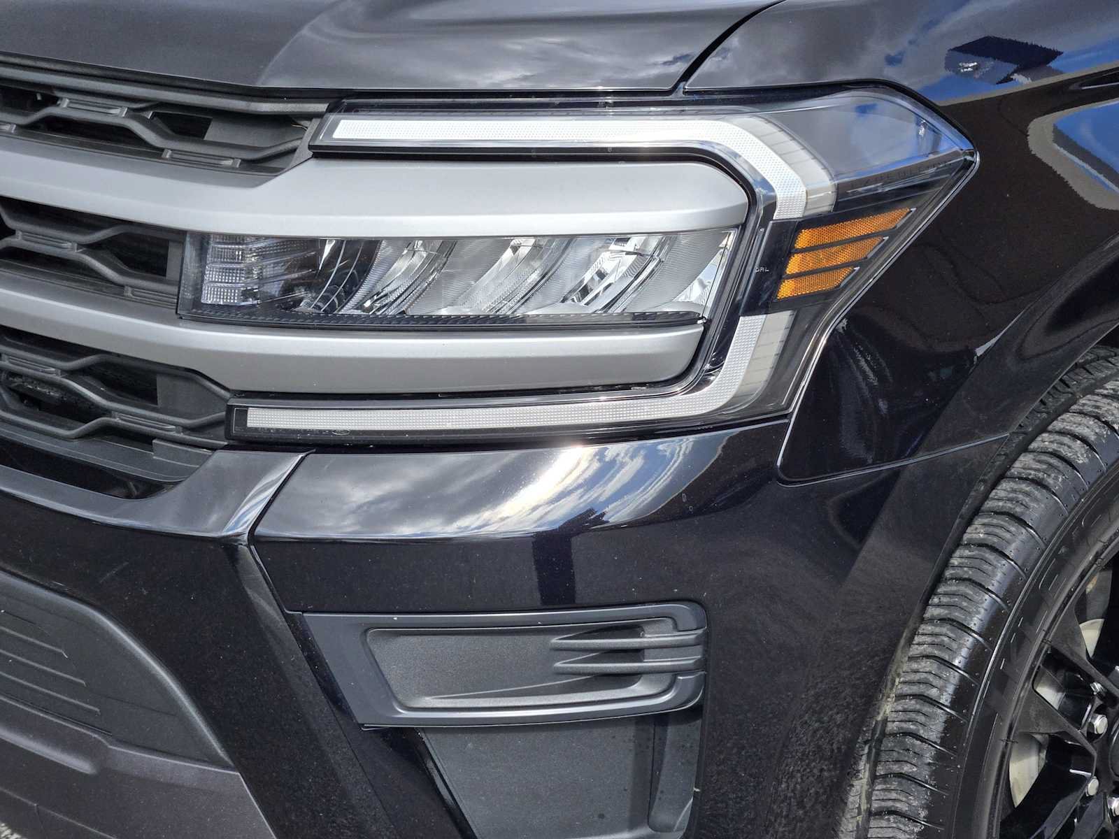 Used 2024 Ford Expedition XLT RWD image 9