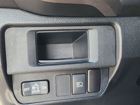 Used 2018 Toyota Tacoma SR5 image 21