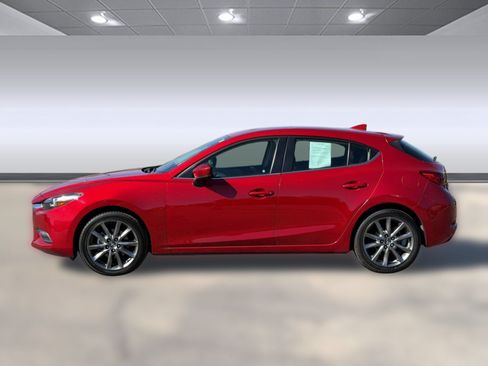 Used 2018 MAZDA MAZDA3 Touring FWD image 2