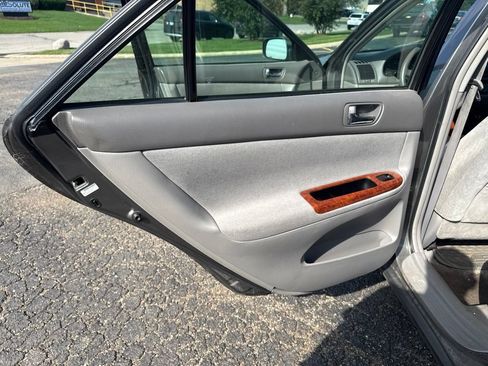 Used 2004 Toyota Camry SE FWD image 18
