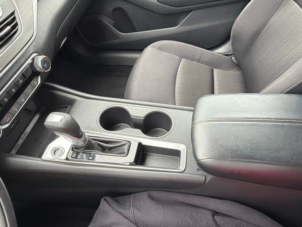 Used 2025 Nissan Altima 2.5 SV FWD image 32