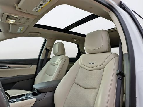 Used 2022 Cadillac XT5 Premium Luxury FWD image 24