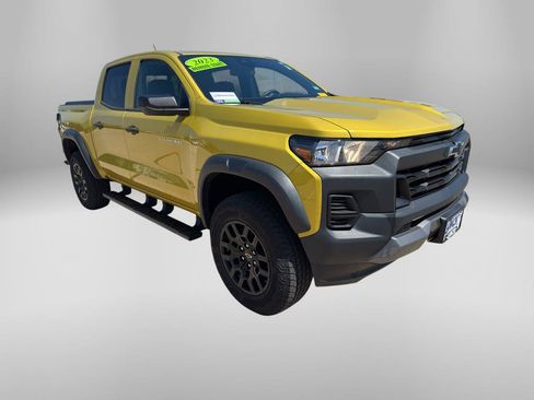 Used 2023 Chevrolet Colorado Trail Boss w/ Advanced Trailering Package AWD/4WD image 6