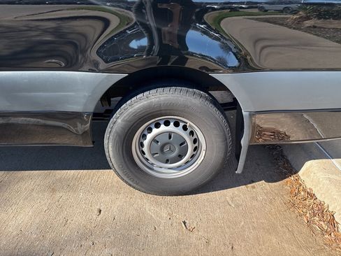 Used 2024 Mercedes-Benz Sprinter 2500 image 11