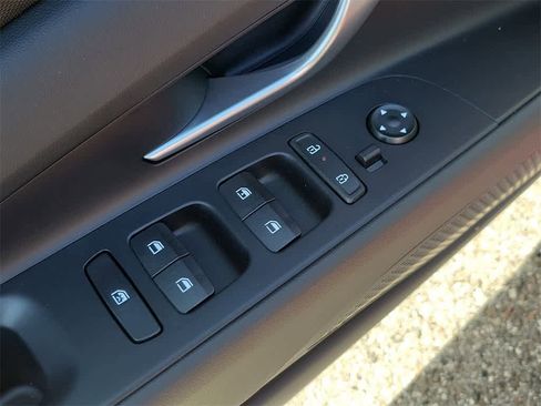 New 2025 Hyundai Elantra SE image 18