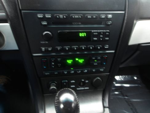 Used 2003 Ford Thunderbird image 25