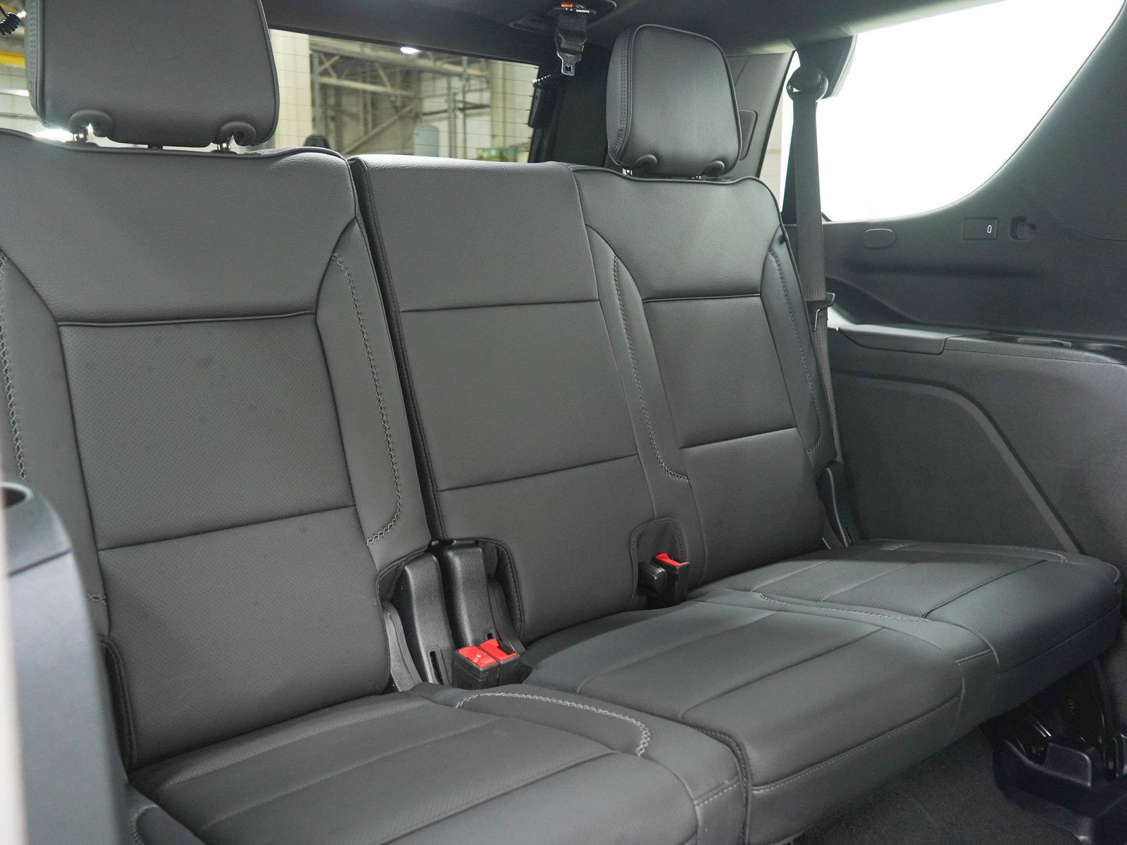 Used 2025 GMC Yukon Denali w/ Sun & Power Step Package AWD/4WD image 15