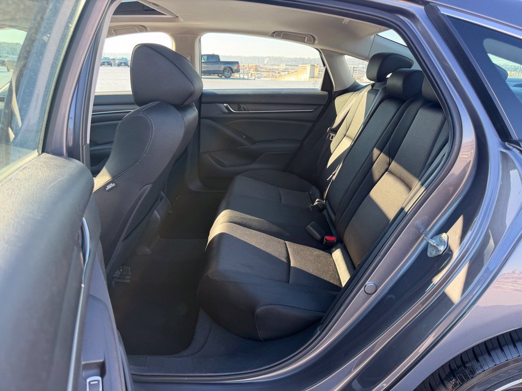 Used 2018 Honda Accord EX image 11