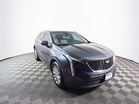 Used 2021 Cadillac XT4 Luxury w/ Cold Weather Package AWD/4WD image 3