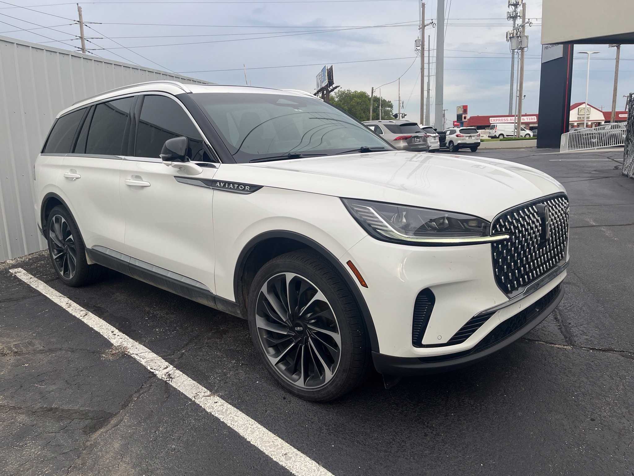 Certified 2025 Lincoln Aviator Reserve w/ Equipment Group 201A AWD/4WD image 1