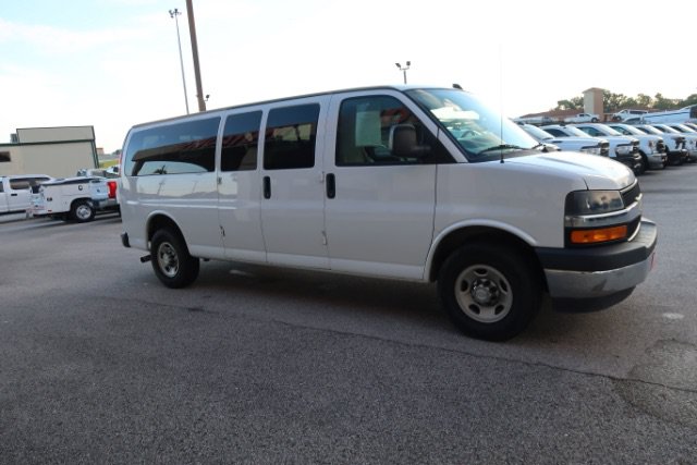 Used 2020 Chevrolet Express 3500 LT w/ LT Preferred Equipment Group RWD image 3