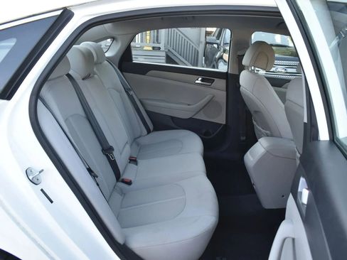 Used 2015 Hyundai Sonata SE FWD image 12