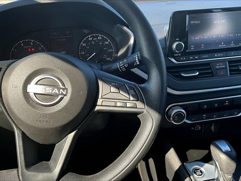 Used 2024 Nissan Altima 2.5 S FWD image 14