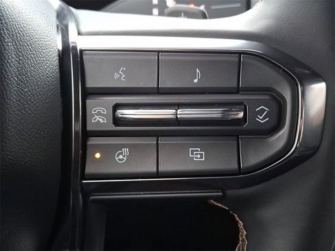 Used 2025 GMC Acadia AT4 image 22