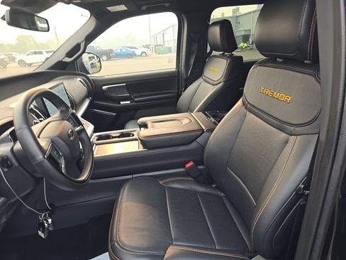 Used 2025 Ford Expedition Tremor AWD/4WD image 9