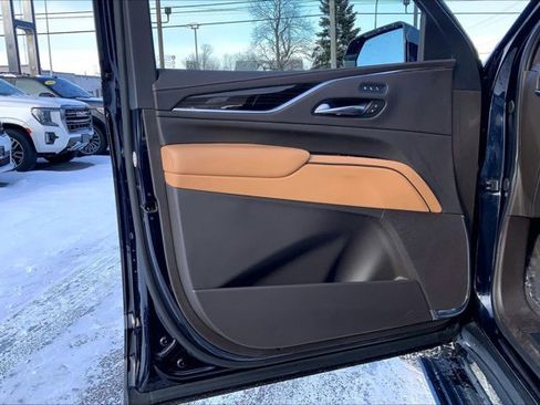 Used 2023 Cadillac Escalade Premium Luxury w/ Performance Package image 23