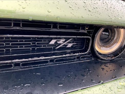 Used 2019 Dodge Challenger R/T RWD image 9