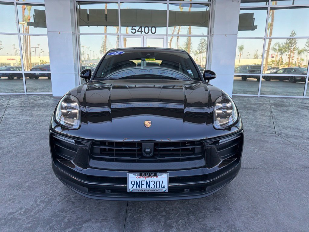 Used 2024 Porsche Macan AWD/4WD image 3