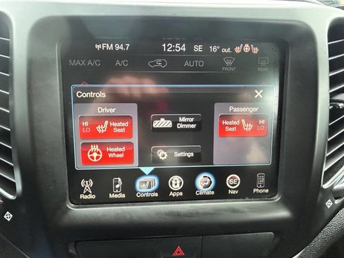 Used 2016 Jeep Cherokee Trailhawk w/ Leather Interior Group image 32