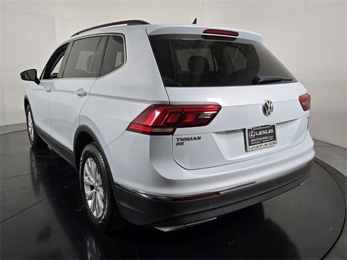 Used 2018 Volkswagen Tiguan SE w/ Panoramic Sunroof Package image 4