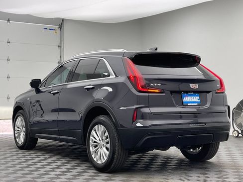 Used 2024 Cadillac XT4 Luxury w/ Cold Weather Package FWD image 13