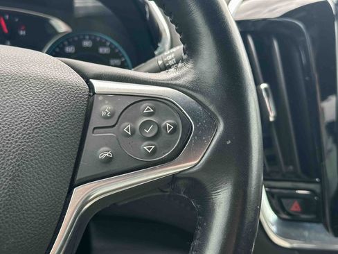 Used 2022 Chevrolet Traverse LT FWD image 28